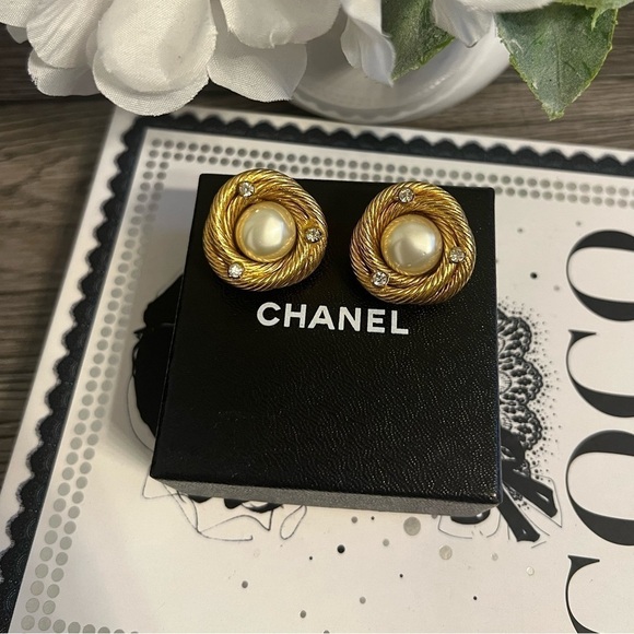 CHANEL Vintage Gold Faux Pearl & Crystal Clip On Earrings - Picture 1 of 10